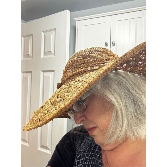 Florabella Handwoven Raffia Hat Tan Color Beach Sun Poolside Vacation Cruise - Picture 7 of 12